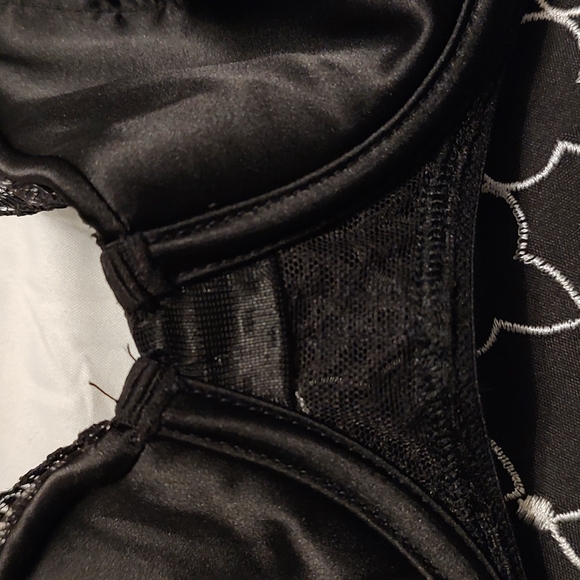 🖤 EUC Victoria's Secret Ladie's Very Sexy Fishnet Plunge Underwire Bra, 🖤, 34C - Picture 11 of 15